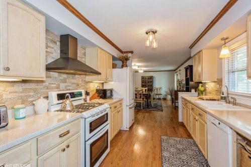 434 Maple St, Glendale Heights, IL 60137-3826