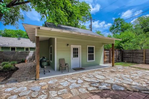 3901 Becker Ave, Austin TX  78751-5209 exterior