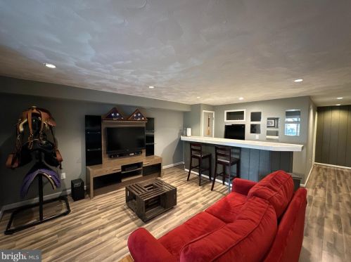 7247 Riding Hood Cir, Columbia MD 21045-5237 exterior