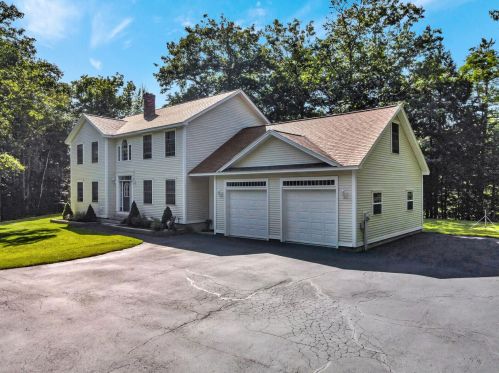 3 Granite Dr, Augusta, ME 04330-2859