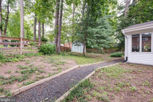 5623 Queensberry Ave, Springfield VA  22151-2711 exterior