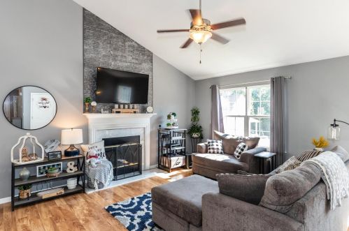 905 San Luis Dr, Fenton, MO 63026-4244