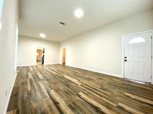 1329 New York Ave, Fort Worth, TX 76104-5235