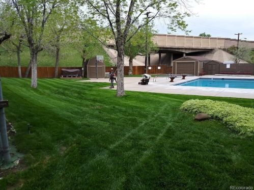 2070 Un Dr, Aurora CO 80015-6600 exterior