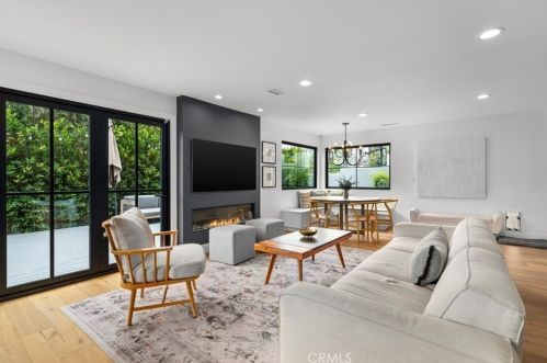 1220 9th St, Manhattan Beach, CA 90266-6018