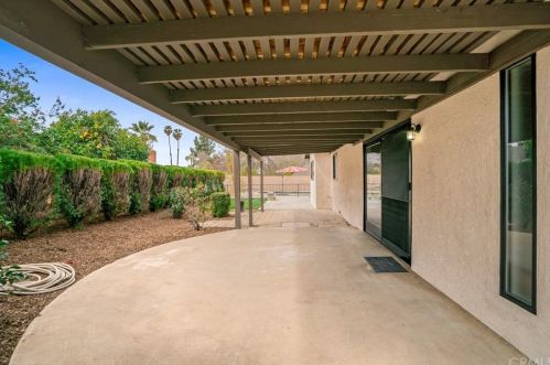 5545 Gloucester Way, Riverside CA  92506-3425 exterior