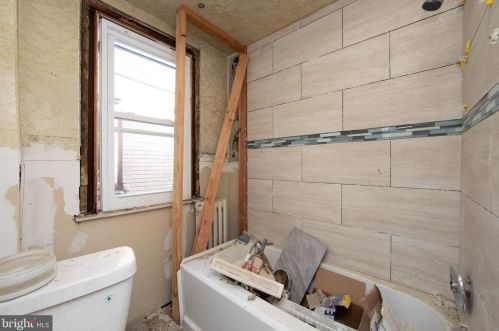 1070 Langham Ave, Camden NJ 08103-2818 exterior