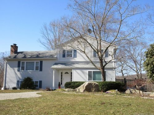 33 Wayne Dr, East Lyme, CT 06333-1628