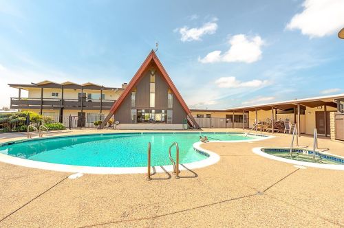 1515 Milpitas Blvd, Milpitas CA  95035-2700 exterior