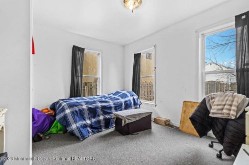 1317 Washington Ave, Tinton Falls NJ 07701-5760 exterior