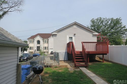 11 Silzer Ave, Iselin, NJ 08830-1627