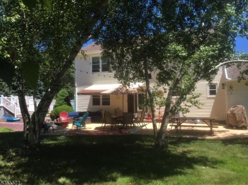 2 Mountain Top Dr, Great Meadows, NJ 07838-2203