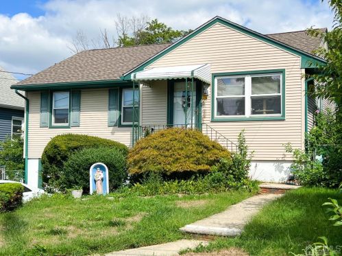 42 Dorothy Ave, Edison, NJ 08837-3421
