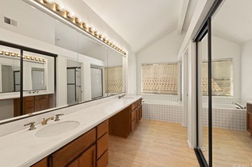 7 Fierro, Irvine CA 92614-5319 exterior