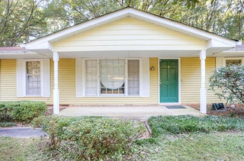 4893 Candlewood Ln, Stone Mountain, GA 30088-1605