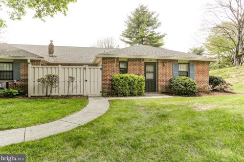 173 Valleybrook Dr, Lancaster PA  17601-4620 exterior