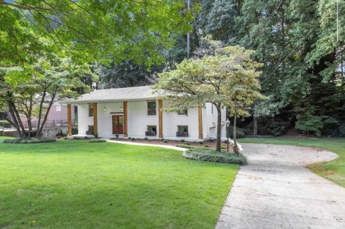 5730 Kayron Dr, Atlanta GA  30328-5120 exterior