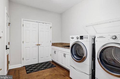 3 Kings Ln, Tavistock NJ 08033-1230 exterior