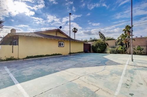 1026 Acacia St, Anaheim CA  92805-1517 exterior
