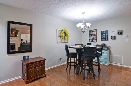 3203 Canyon Point Cir, Roswell, GA 30076-5109