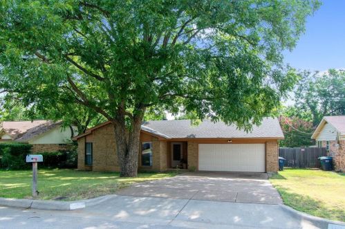 1101 Blue Carriage Ln, Fort Worth, TX 76120-3408