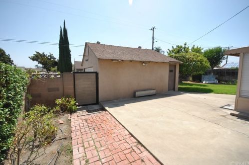 2002 Ninth St, Anaheim CA  92802-3203 exterior