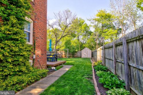 965 Green Ter, Lancaster, PA 17601-5135