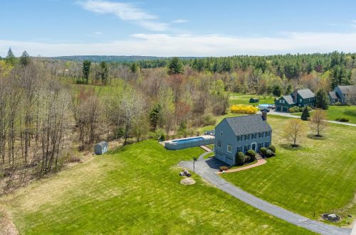2 Buttonwood Dr, Derry, NH 03038-3811