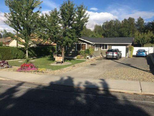 305 5th St, Zillah, WA 98953-9535