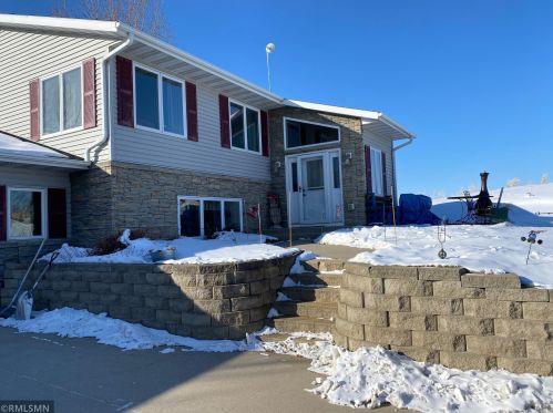 2206 37th Ave, Willmar, MN 56201-9768