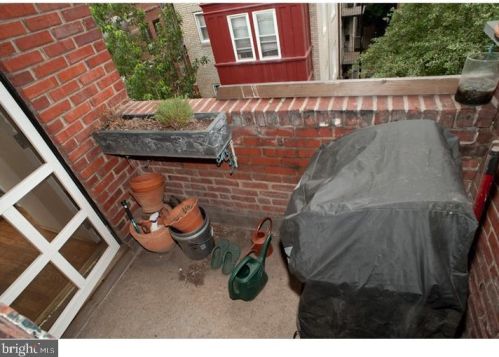 242 13th St, Philadelphia PA  19107-5668 exterior