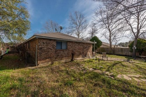 100 Grand Mdw Dr, Fort Worth TX 76108-3942 exterior