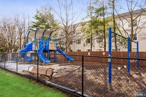 313 Williams Ct, Edgewater NJ  07020-1613 exterior