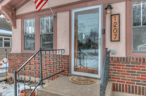 1207 Charlton St, Saint Paul MN  55118-2121 exterior