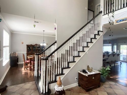 1613 Chesterwood Cv, Austin TX  78746-7322 exterior