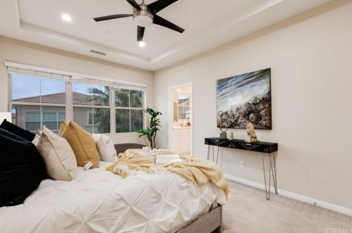 88 Rembrandt, Irvine CA  92620-7314 exterior