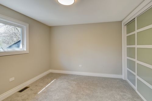 284 Middaugh Rd, Willowbrook IL  60514-1065 exterior