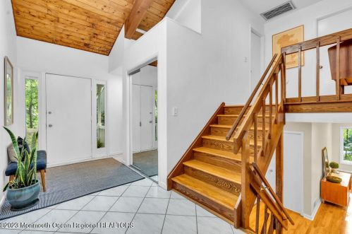 10 Lefferts Ct, Middletown NJ  07748-3031 exterior