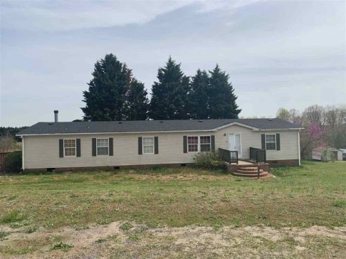 143 Wilkins Hills Ln, Campobello, SC 29322-8256