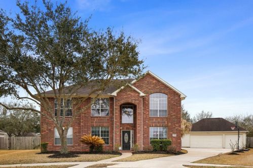 8414 Preston Dr, Pearland, TX 77584-9703