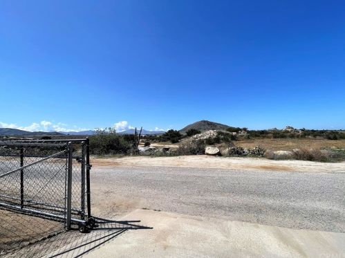 21670 Olive St, Perris, CA 92570-7866