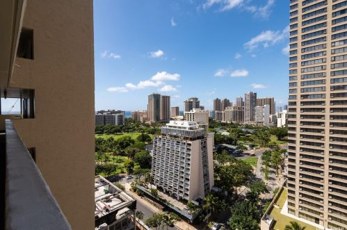 2092 Kuhio Ave, Honolulu HI  96815-2151 exterior