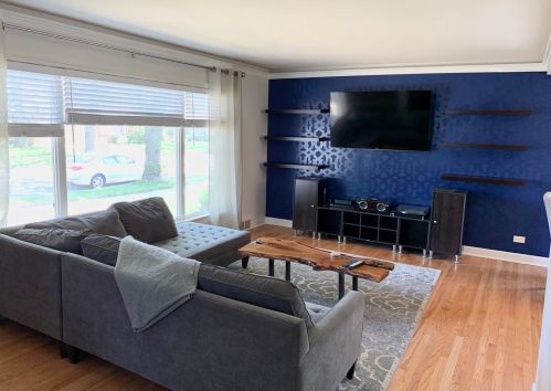 7424 Kilbourn Ave, Skokie, IL 60076-3842