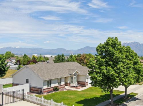 4662 8450, Taylorsville UT exterior