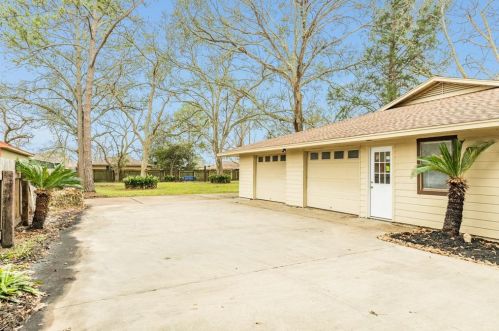 921 Western Ave, Angleton TX 77515-4256 exterior