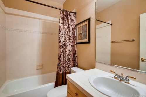 22540 Peakview Dr, Aurora CO 80016-7026 exterior