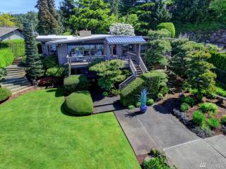 5629 Pleasure Point Ln, Bellevue, WA 98006-2655