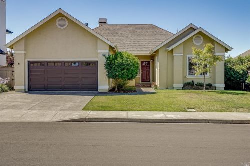 1040 Elsbree Ln, Windsor, CA 95492-7927