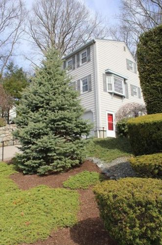 5 Briar Hill Rd, Providence, RI 02904-3338