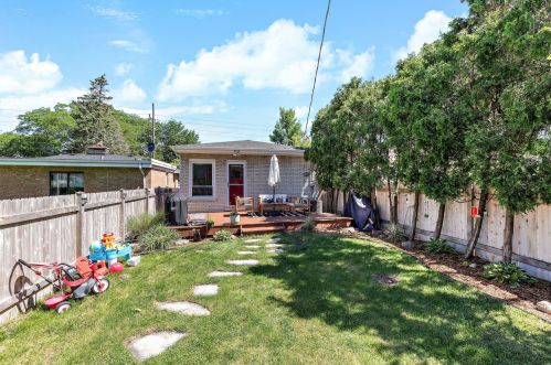4339 Church St, Skokie IL  60076-1639 exterior